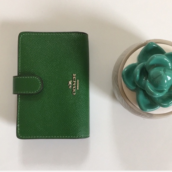 Coach Handbags - { Coach } pebbled leather bifold wallet in green